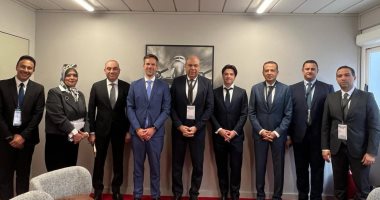 وزير الطيران المدنى يلتقى مسئولي كبرى الشركات العالمية المتخصصة في إدارة وتشغيل المطارات 