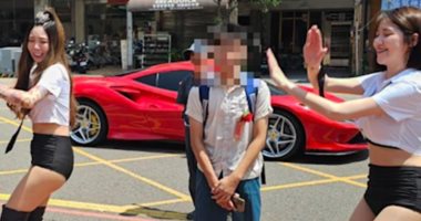 والدان يحتفلان بتخرج ابنهما بإحضار راقصتين وشرطة تايوان تتدخل.. صور