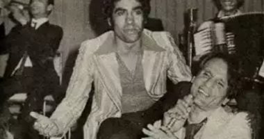 قصة صورة جمعت عبد الحليم حافظ مع أحمد عدوية فى ذكرى العندليب عبد الحليم حافظ وأحمد عدوية