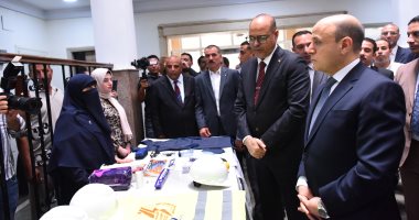 وزير العمل: دورات لتعليم ممرضات كفر الشيخ اللغة الألمانية بالمجان وزير العمل خلال تفقد مبني مديرية العمل بكفر الشيخ