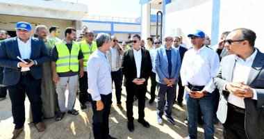 وزير الإسكان ومحافظ المنيا يتفقدان محطة مياه شرب صفانية