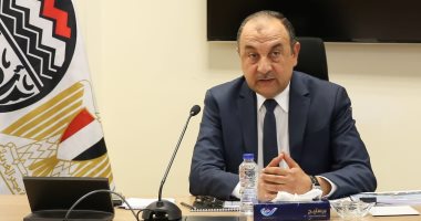 وزير قطاع الأعمال العام يجتمع برؤساء الشركات القابضة