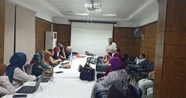 هتتعالج فى المنزل.. خدمات متكاملة داخل وحدة التشخيص والعلاج عن بُعد بمستشفى صدر المنيا.. وكيل وزارة الصحة: استحداث عيادات متخصصة تلبى احتياجات المواطنين وتقدم خدماتها بالمجان.. صور جانب من الاجتماعات