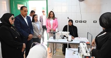 افتتحه رئيس الوزراء منذ أيام.. تعرف على مشروع مشغل البحراوية.. أطلقته حياة كريمة بالظهير الصحراوى للبحيرة.. يدرب النساء على المشغولات اليدوية وفن الأجرومى.. يستهدف تمكين المرأة الريفية اقتصاديا واجتماعيا.. صور جانب من الافتتاح