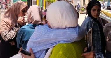 طالبات الثانوية العامة بالقليوبية: امتحان العربى يحتاج وقت أطول.. فيديو وصور الطالبات