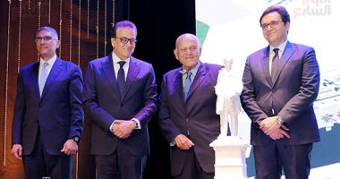 وزير الثقافة يستقبل جراح القلوب مجدي يعقوب قبيل احتفالية تكريمه 