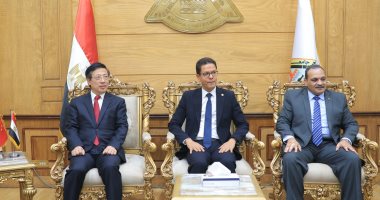رئيسا جامعتى بنها الحكومية والأهلية يستقبلان وفد جامعة ووهان الصينية لتعزيز التعاون