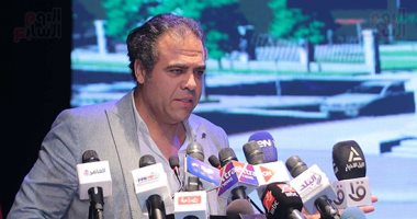 عصام درويش: مجدي يعقوب قيمة كبيرة والعمل على تمثاله فخر كبير