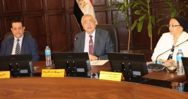 جامعة الإسكندرية تناقش خطة التحول الرقمى وتطوير البنية التحتية للكليات