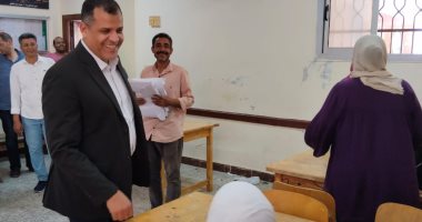 مدير "تعليم دمياط" يتفقد لجنتى النظام والمراقبة والإدارة للتعليم الصناعى جانب من الجولة