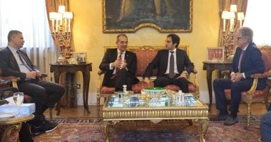 نيوز برو : 
                                            وزير الاتصالات يبحث مع كبرى الشركات التكنولوجية العالمية الاستثمار بمصر
                                        