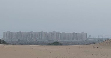 عواصف ترابية تضرب مدن الوادي الجديد وتعيق الرؤية على الطرق السريعة.. فيديو