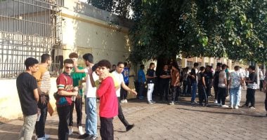 تواجد أمنى بمحيط لجان الثانوية العامة لتأمين دخول الطلاب وضبط الإجراءات توافد طلاب الثانوية العامة على لجان الامتحانات