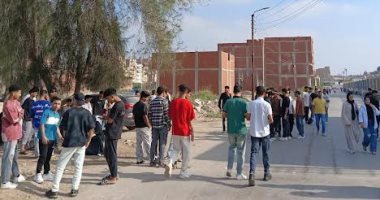 توافد الطلاب على أداء امتحانات الثانوية العامة بمحافظة الإسماعيلية.. فيديو