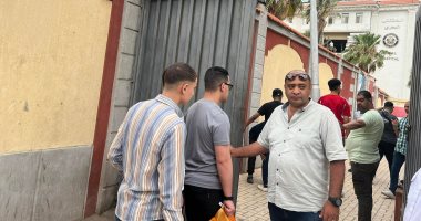طلاب الثانوية العامة بالإسكندرية يبدأون أداء مادة اللغة العربية.. فيديو إجراءات وتفتيش أمام لجان الامتحانات في الإسكندرية