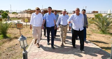 وزيرا الرى والزراعة يتفقدان مشروعات المياه الجوفية وأكبر مزرعة لإنتاج التمور في العالم وزيرا الرى والزراعة يتفقدان اكبر مزرعة لإنتاج التمور