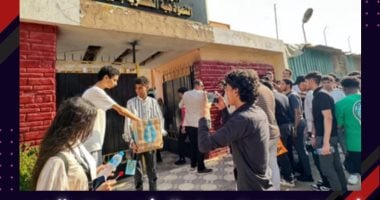 توزع مياه على الطلاب قبل امتحان العربي