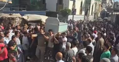 أهالى برج مغيزل في كفر الشيخ يشيعون جثامين 4 أشخاص لقوا مصرعهم في حادث تصادم جانب من الجنازة
