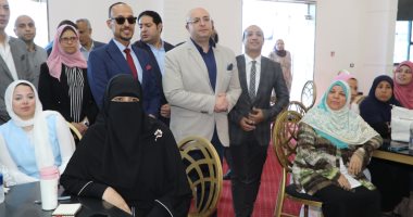 محافظ بني سويف يتفقد سير العمل في البرنامج التدريبي للعاملين بالجهاز الإداري