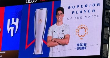 ياسين بونو يتوج بجائزة أفضل لاعب فى مواجهة سالزبورج ضد الهلال ياسين بونو