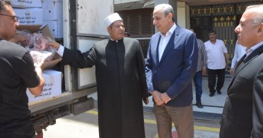 محافظ الغربية يشهد توزيع دفعة جديدة من لحوم صكوك الأضاحى محافظ القاهرة يتسلم الصكوك