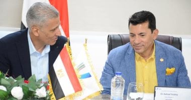 وزير الرياضة يبحث مستجدات العمل بالاتحاد الأفريقي للرياضة الجامعية أشرف صبحي وزير الرياضة