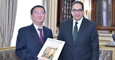 سامى عبد الصادق يبحث تعزيز علاقات التعاون بين جامعتى القاهرة وشاندونغ الصينية