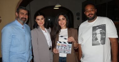 نوران ماجد مديرة أعمال ياسر جلال في مسلسل للعدالة وجه آخر نوران ماجد مع فريق عمل للعدالة وجه اخر