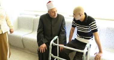 رئيس المعاهد الأزهرية يزور طلاب الشهادة الثانوية بمستشفى 57357 ومعهد الأورام رئيس قطاع المعاهد الأزهرية يزور طلاب الشهادة الثانوية بمستشفى 57357
