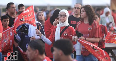 في حب الأهلى متجمعين.. جماهير الأحمر تتوافد على ملعب مباراة الأهلى وبورتو جمهور الأهلى