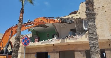 إزالة التعديات على أملاك الدولة بمنطقة الجمرك بمدخل قلعة قايتباى.. مباشر