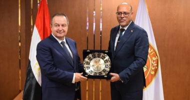 وزير العمل يلتقى نائب رئيس الوزراء الصربى لفتح أسواق جديدة للعمالة المصرية وزير العمل يلتقي نائب رئيس الوزراء الصربي لفتح أسواق جديدة للعمالة المصرية