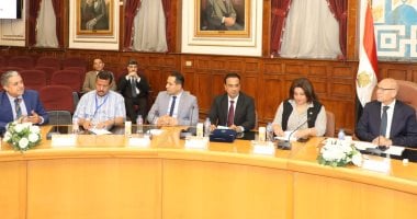 وفد يمنى يزور محافظة القاهرة للمشاركة فى ورشة عمل "تعزيز المرونة المؤسسية" محافظ القاهرة مع وفد اليمن