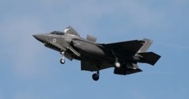 المملكة المتحدة تشترى 12 طائرة مقاتلة جديدة من طراز F-35 لحمل رؤوس نووية طائرة اف - 35