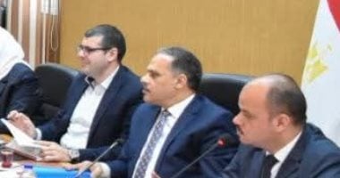 المجلس التنفيذى للشرقية يستعرض نسب متفيرات المكانية والتصالح على مخالفات جانب من الإجتماع