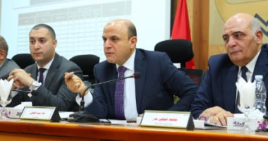 محافظ كفر الشيخ يناقش عدد من الموضوعات الخدمية والتنموية