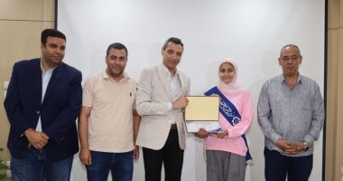 محافظ السويس يكرم أوائل الشهادة الإعدادية العامة والأزهرية تقديرا لتفوقهم محافظ السويس يكرم الأوائل