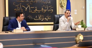 محافظ السويس يوجه بتكثيف الجهود وتنفيذ قرارات الإزالة وتطهير الترع أسبوعيا اجتماع محافظ السويس