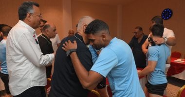 مجلس المصري يجتمع بلاعبي الفريق الأول والجهاز الفني بقيادة التونسي نبيل الكوكي كريم بامبو مع رئيس المصري