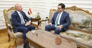 محافظ القاهرة يبحث مع وزير الثقافة تحويل حديقة الأندلس لمركز فنى وثقافى محافظ القاهرة يلتقى وزير الثقافة