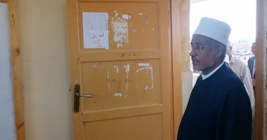 قيادات منطقة الأقصر الأزهرية يتابعون أداء امتحانات الأدب والنصوص لطلبة الثانوية.. صور