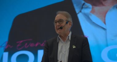 كتبه الأكثر مبيعا.. خبير العلاقات العالمى جون جراى يشرح أفكاره فى القاهرة جون جراى