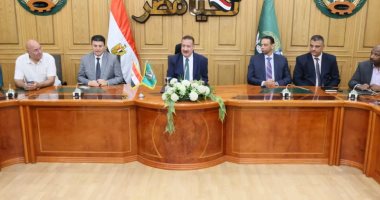 محافظ المنوفية يسلم مساعدات مالية ومواد غذائية ولحوم لـ 70 حالة إنسانية