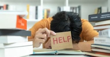 نيوز برو : 
                                            ابن خالتك أحسن منك.. 6 جمل اوعى تقولها لابنك أيام امتحانات الثانوية العامة
                                        