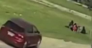 انهيار زوج ضحية حادث دهس التجمع: "بنتى مش بتتكلم من الخضة".. فيديو زوج ضحية حادث الدهس بحديقة التجمع