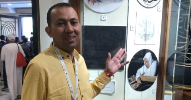 تكريم خالد لعبد الرحيم أمين.. فنان زينت أنامله كسوة الكعبة الشريفة الزميل محمود عبد الراضى داخل مصنع كسوة الكعبة