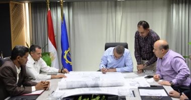 محافظ أسوان يعتمد تحديث لوحات المخططات الاستراتيجية لـ 5 مدن جانب من الإعتماد