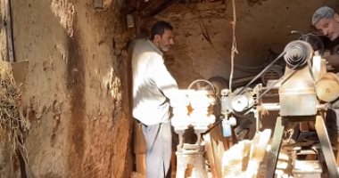 صانع الخشب.. ورشة عمرها أكثر من قرن تحافظ على تراث الأوانى اليدوية (فيديو) تقرير عن الأطباق والأكواب الخشب