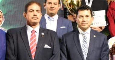 الاتحاد المصري للشطرنج يوقع برتوكول تعاون مع روسيا والهند مختار عمارة رئيس اتحاد الشطرنج مع وزير الرياضة