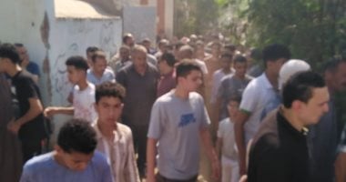 تشييع جنازة طفلين قتلهما والدهما طعنا بالسكين فى المنوفية جانب من تشييع جثماني الطفلين